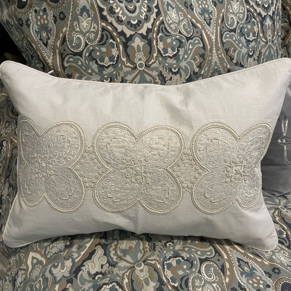 SFERRA Norrio Decorative Pillow, never used, Snow, 12 x 18